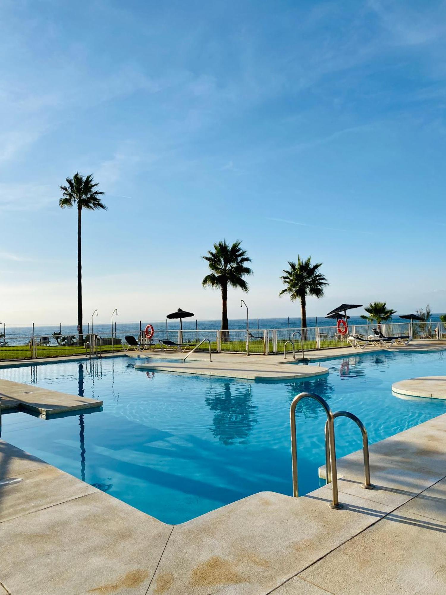 Sunshine Beach Front Complex, Wifi, Modern Casares Eksteriør bilde